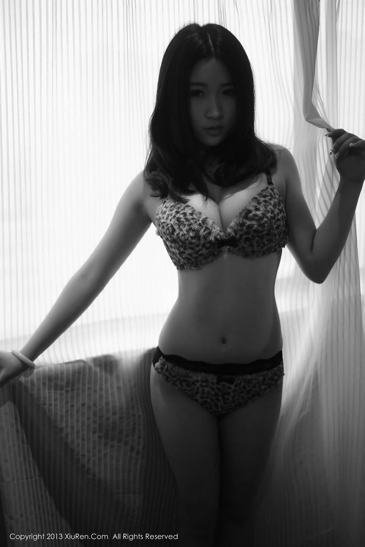 Xrmnw.Com[XiuRen秀人网]No.017_美媛女神MOON嘉依居家私房超级豪乳诱惑写真80P