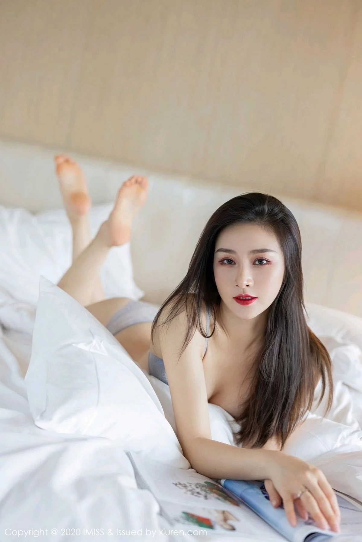 Xrmnw.Com[IMISS爱蜜社]Vol.525_气质美女Vanessa私房床上性感内衣秀完美身材迷人诱惑写真56P