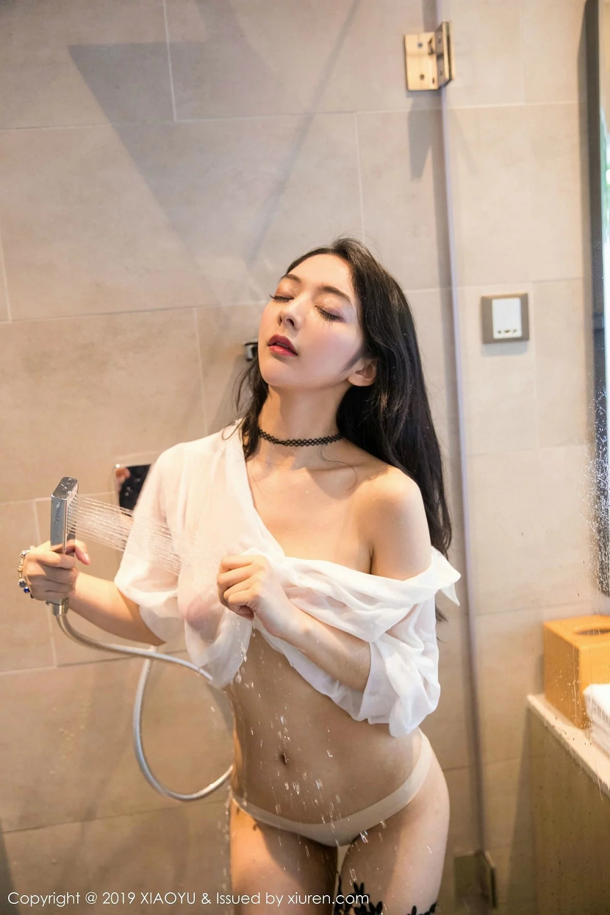 Xrmnw.Com[XiaoYu画语界]Vol.211_女神Angela小热巴私房白色蕾丝内衣配白丝袜透视诱惑写真100P