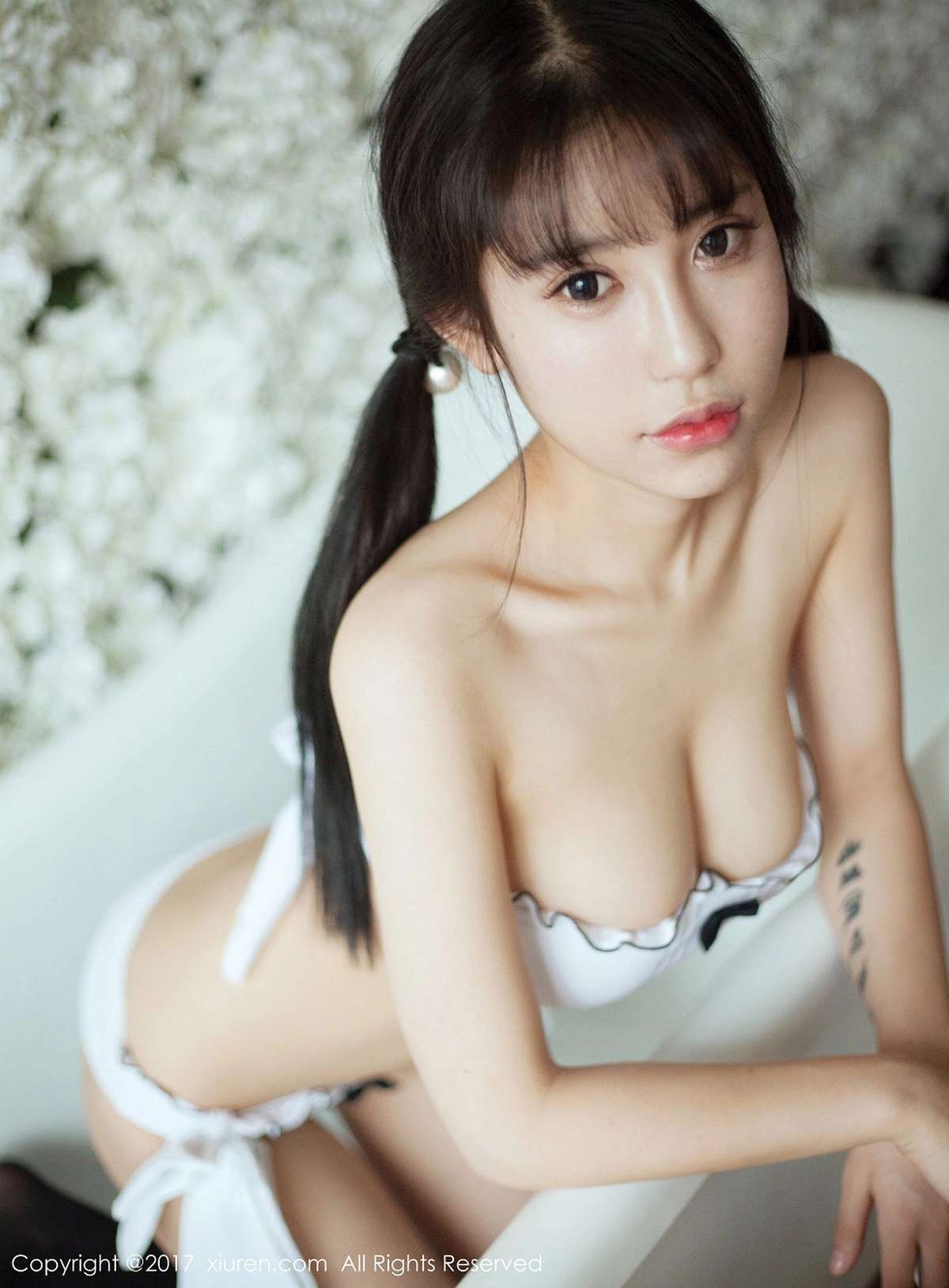 Xrmnw.Com[XiuRen秀人网]No.718_巨乳妹子萝莉悠悠酱大尺度全裸秀美乳奶油遮点甜蜜诱惑写真47P