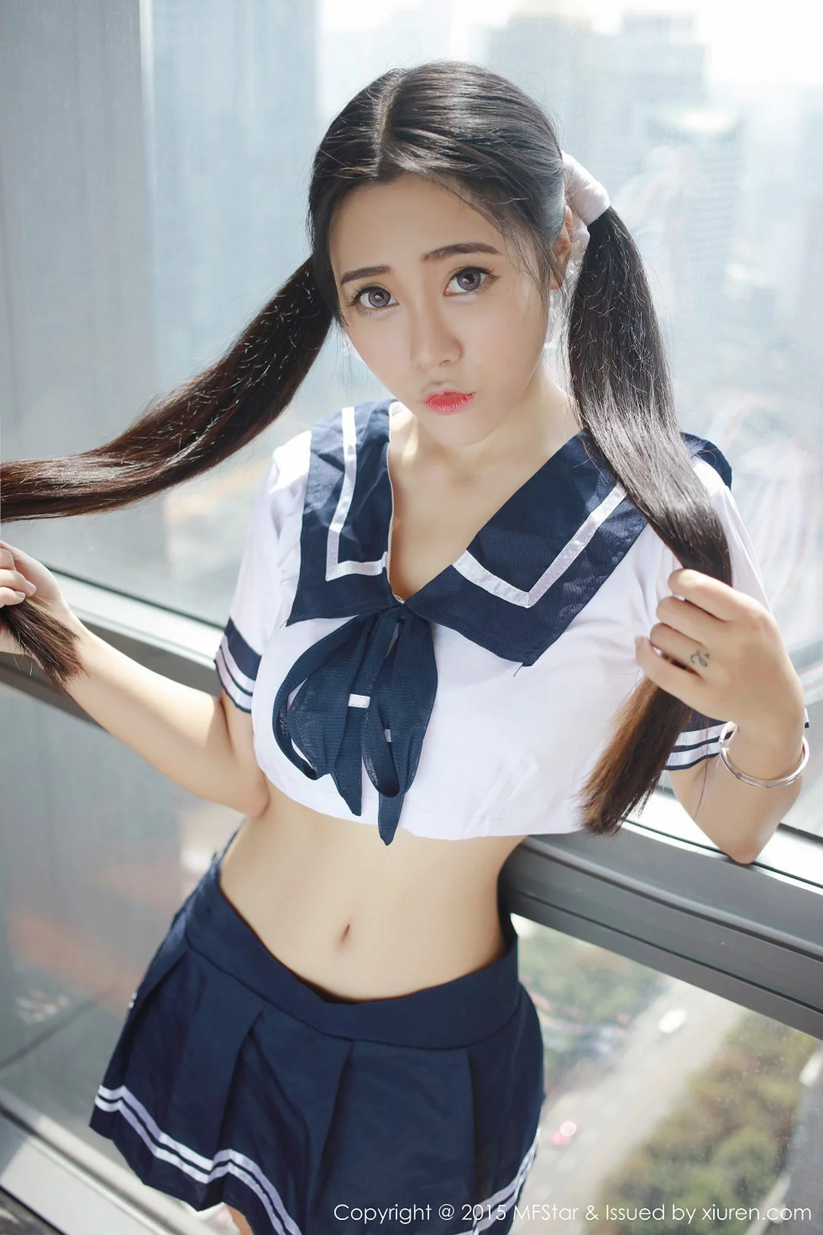 Xrmnw.Com[MFStar模范学院]Vol.032_嫩模兜豆靓Youlina半脱学生制服诱惑美臀写真42P