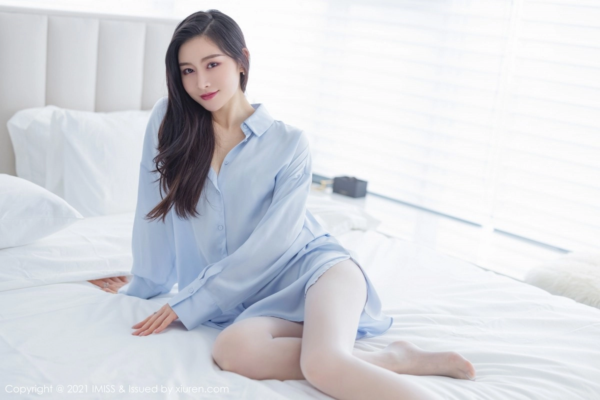 Xrmnw.Com[IMISS爱蜜社]Vol.614_气质美女Vanessa女友视角主题大号衬衫配性感内衣诱惑写真52P