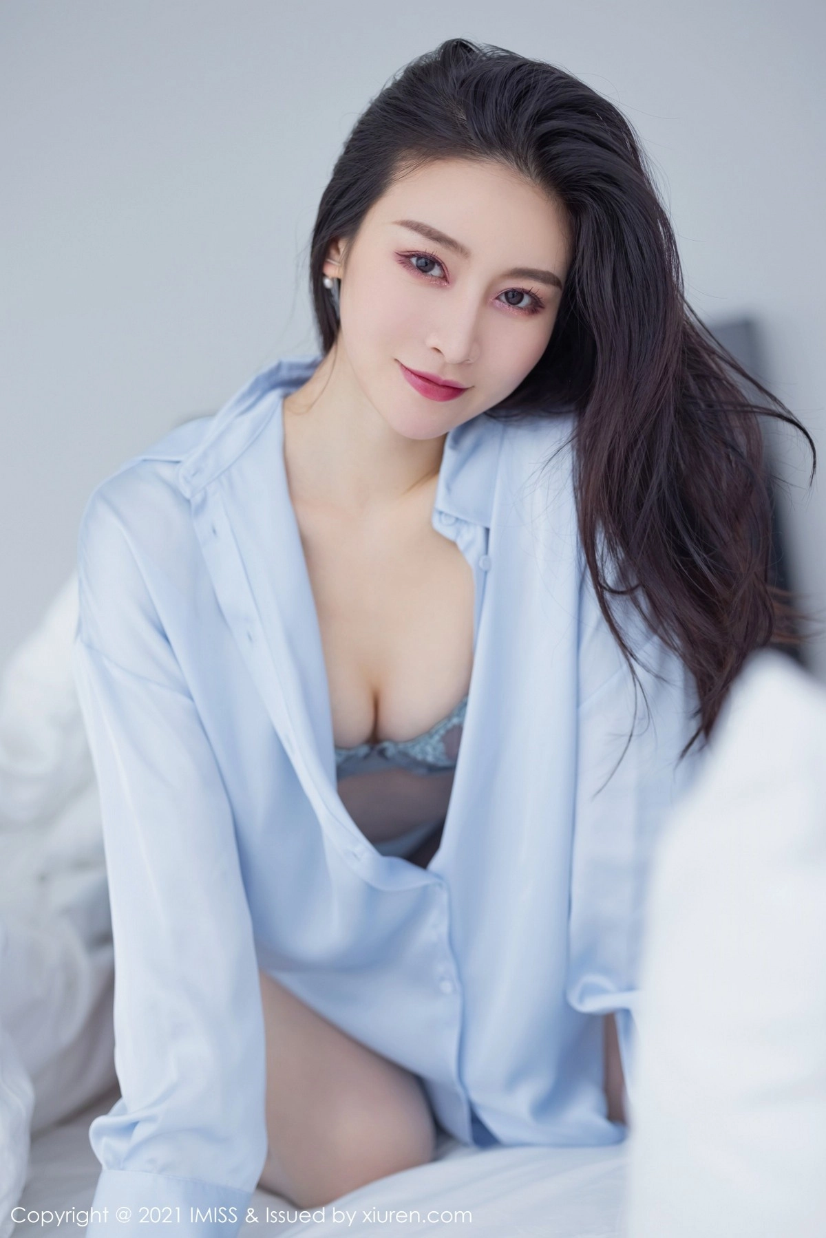 Xrmnw.Com[IMISS爱蜜社]Vol.614_气质美女Vanessa女友视角主题大号衬衫配性感内衣诱惑写真52P