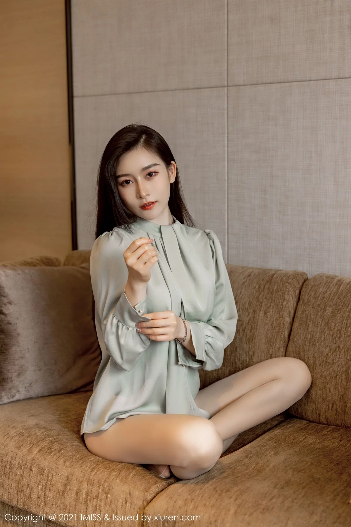 Xrmnw.Com[IMISS爱蜜社]Vol.617_气质美女Vanessa床上脱优雅服饰露性感白色内衣迷人诱惑写真62P