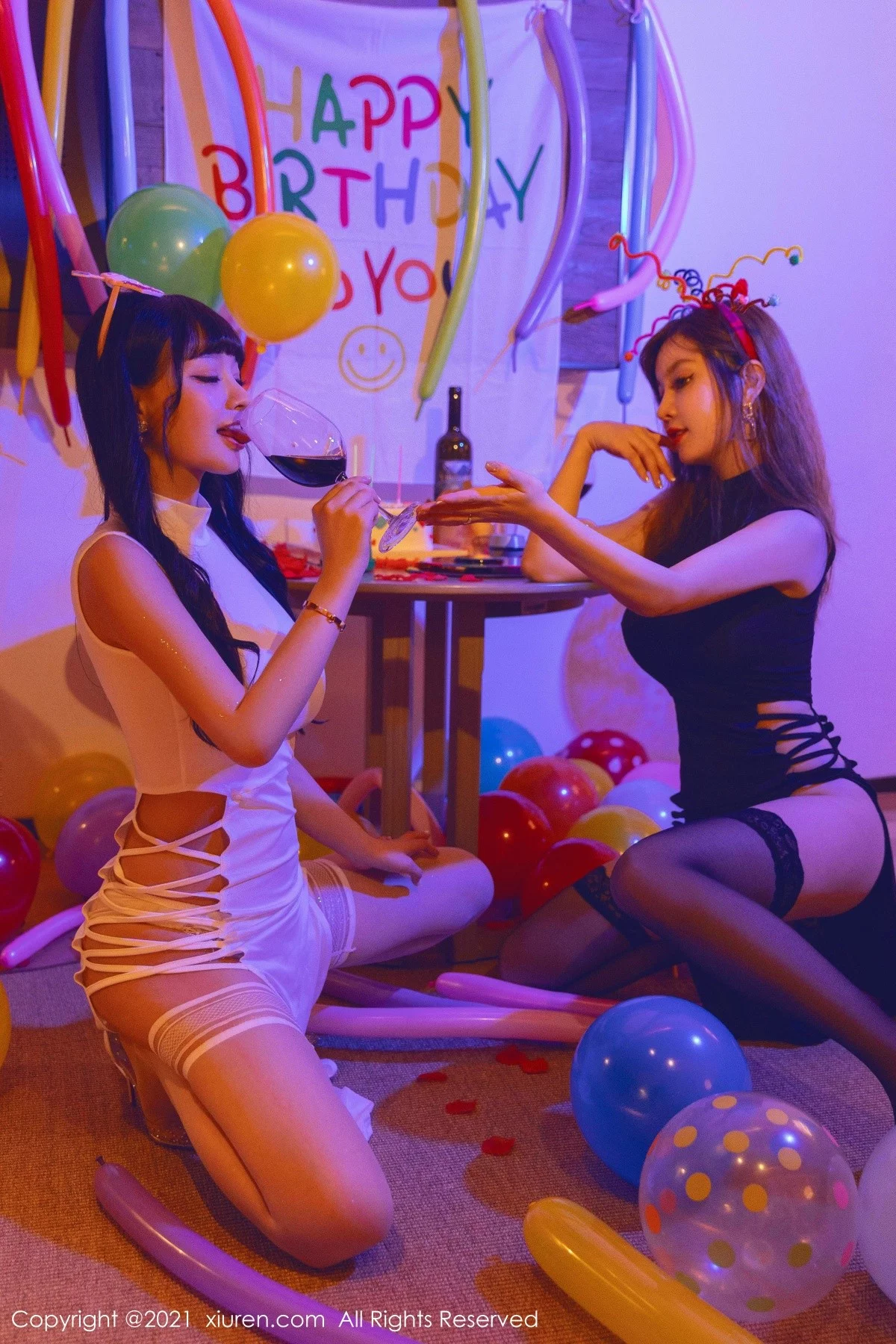 Xrmnw.Com[XiuRen秀人网]No.4025_女神王雨纯＆朱可儿生日party主题私房暗色灯光下撩人诱惑写真98P