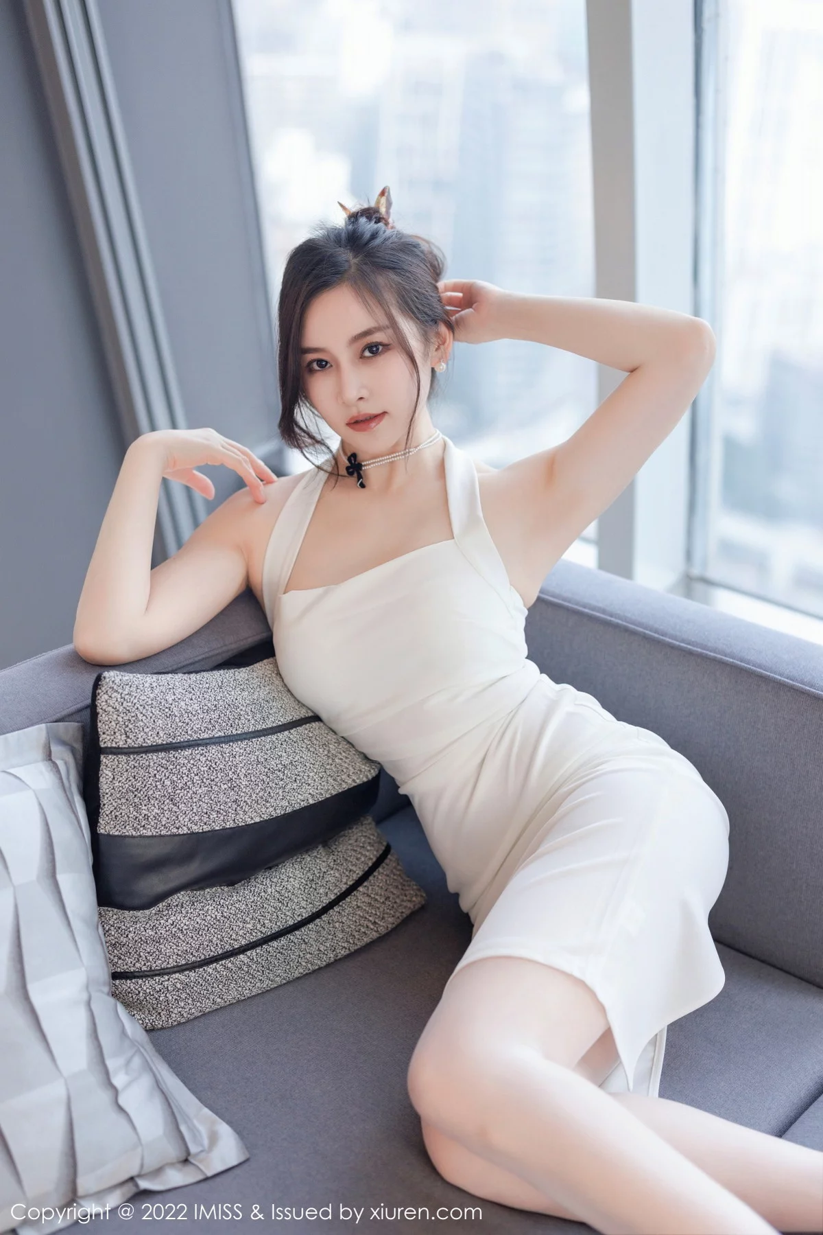 Xrmnw.Com[IMISS爱蜜社]Vol.705_气质美女Vanessa脱白色连衣长裙露白色内衣配超薄肉丝诱惑写真78P