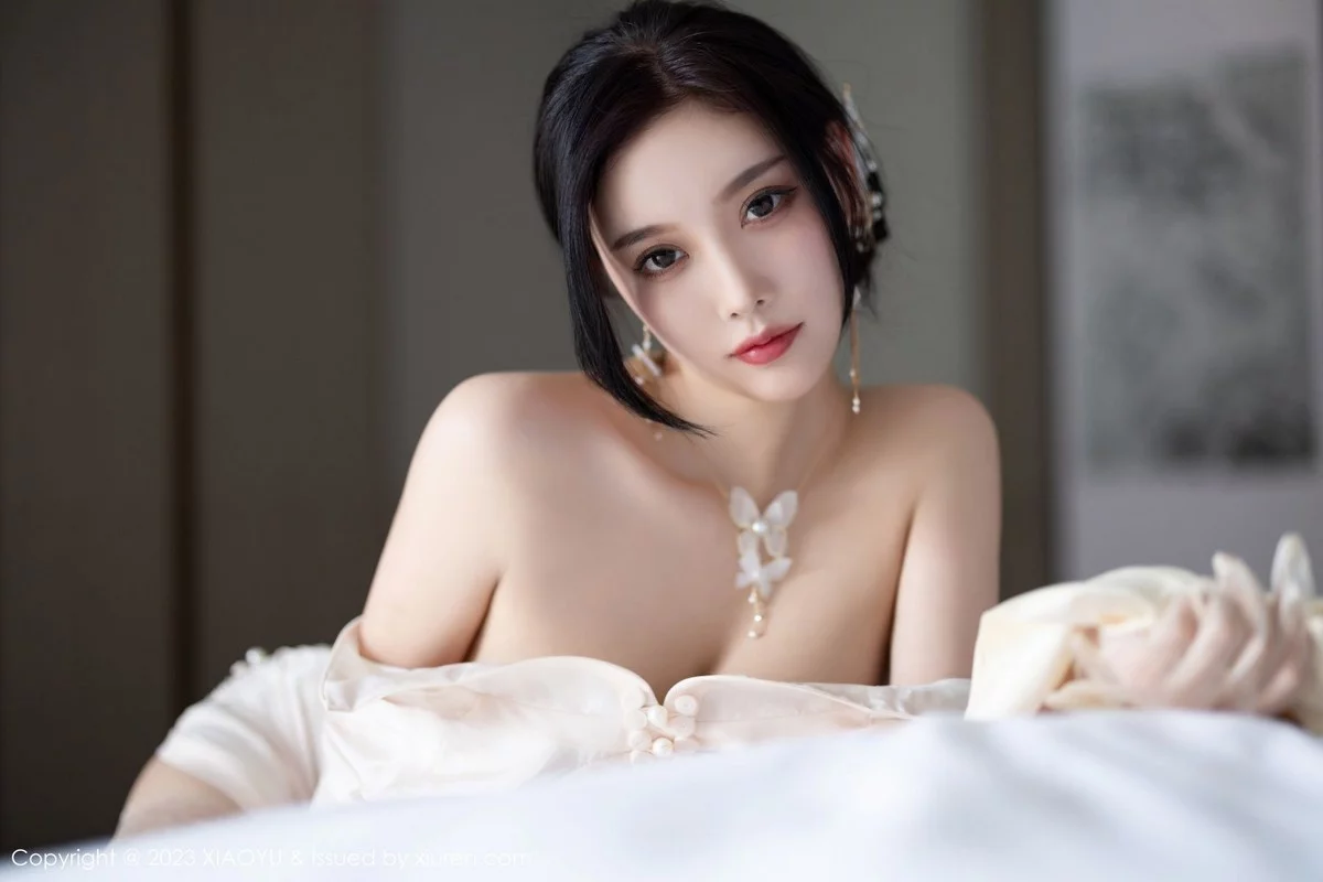 Xrmnw.Com[XiaoYu画语界]Vol.978_女神杨晨晨Yome性感白色典雅旗袍配白丝袜秀丰腴身材诱惑写真85P