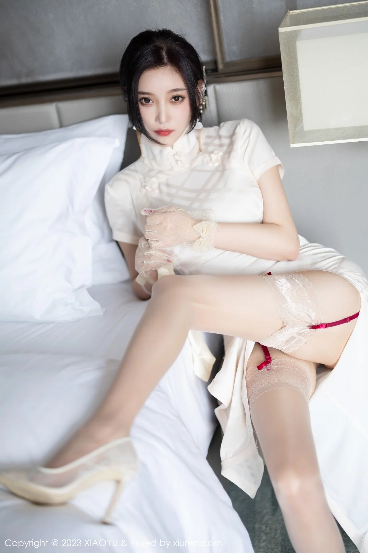 Xrmnw.Com[XiaoYu画语界]Vol.978_女神杨晨晨Yome性感白色典雅旗袍配白丝袜秀丰腴身材诱惑写真85P