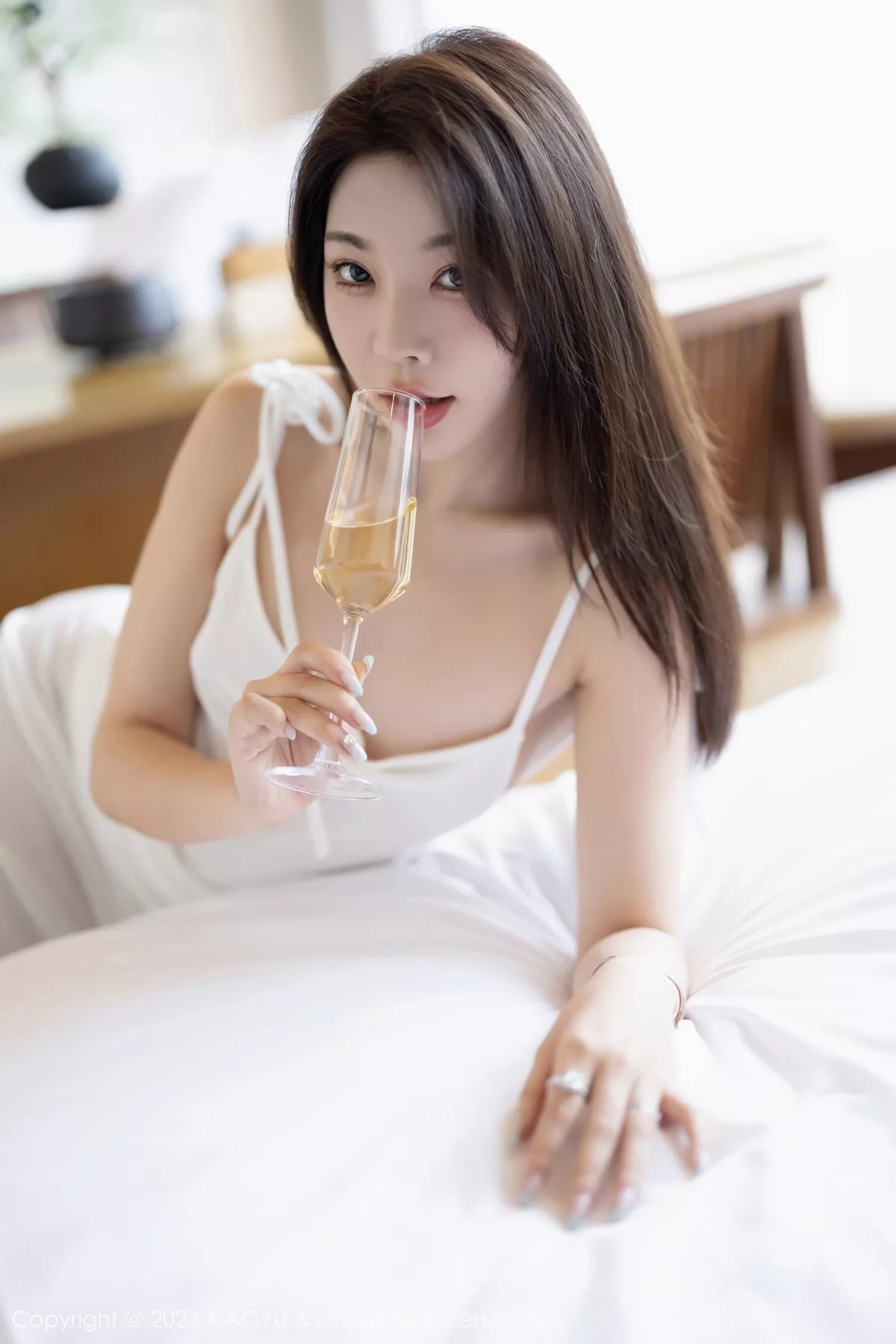 Xrmnw.Com[XiaoYu画语界]Vol.1084_女神徐莉芝Booty白色吊带长裙露果绿色内衣秀曼妙身姿诱惑写真86P