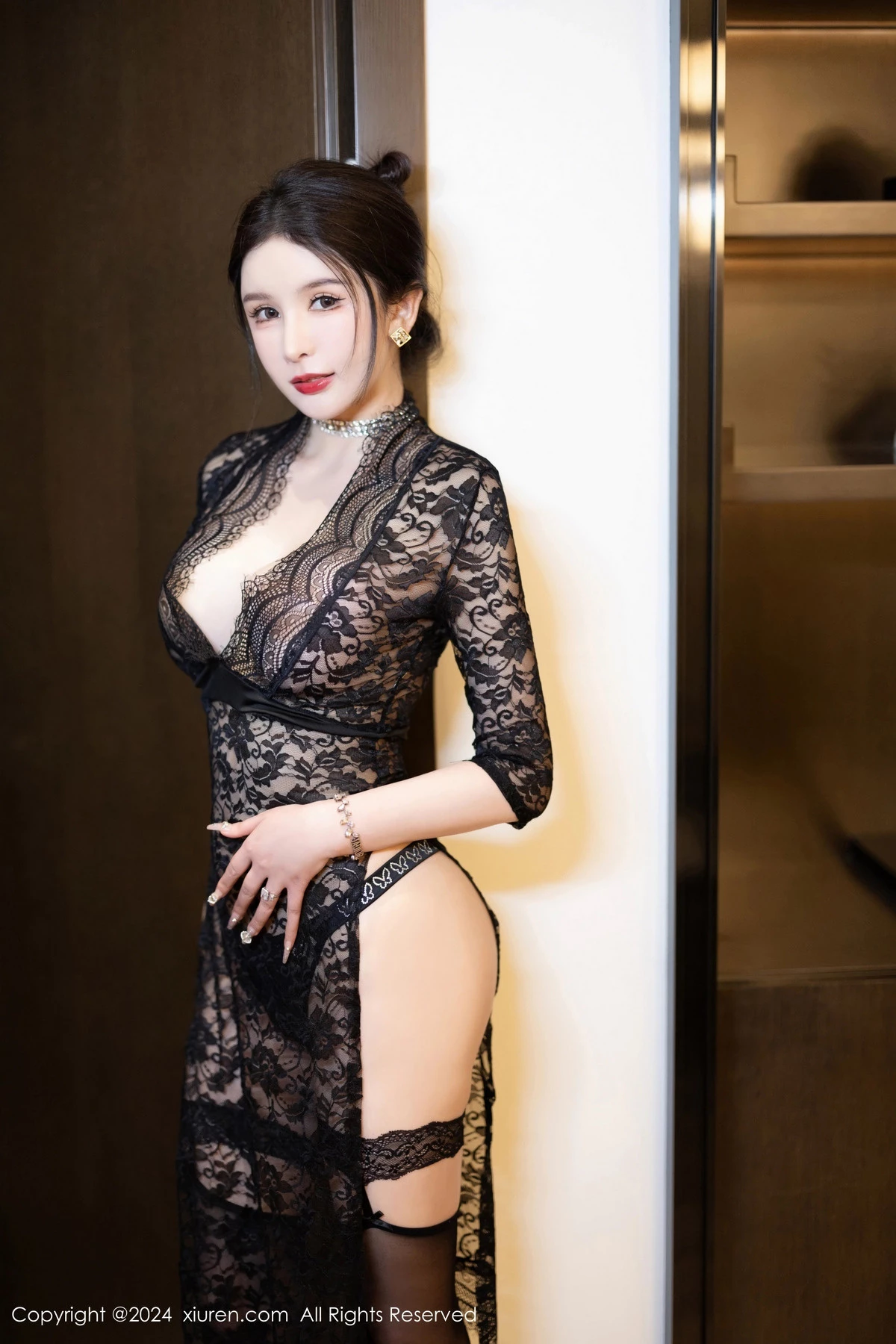 Xrmnw.Com[XiuRen秀人网]No.8222_女神李丽莎性感黑色蕾丝连体服饰配黑丝袜秀完美身材诱惑写真72P