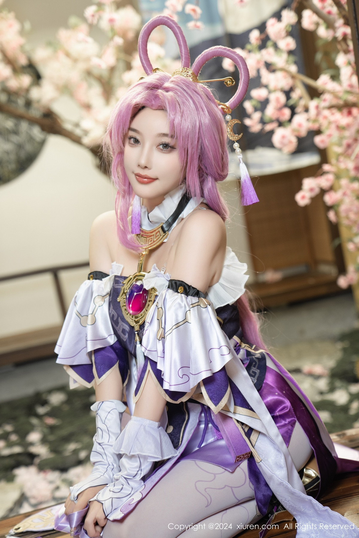 Xrmnw.Com[XiuRen秀人网]No.8943_女神杨晨晨Yome性感紫色Cosplay服饰配白丝袜秀丰满身材诱惑写真79P