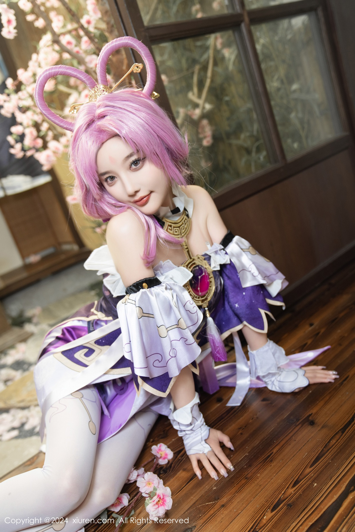 Xrmnw.Com[XiuRen秀人网]No.8943_女神杨晨晨Yome性感紫色Cosplay服饰配白丝袜秀丰满身材诱惑写真79P