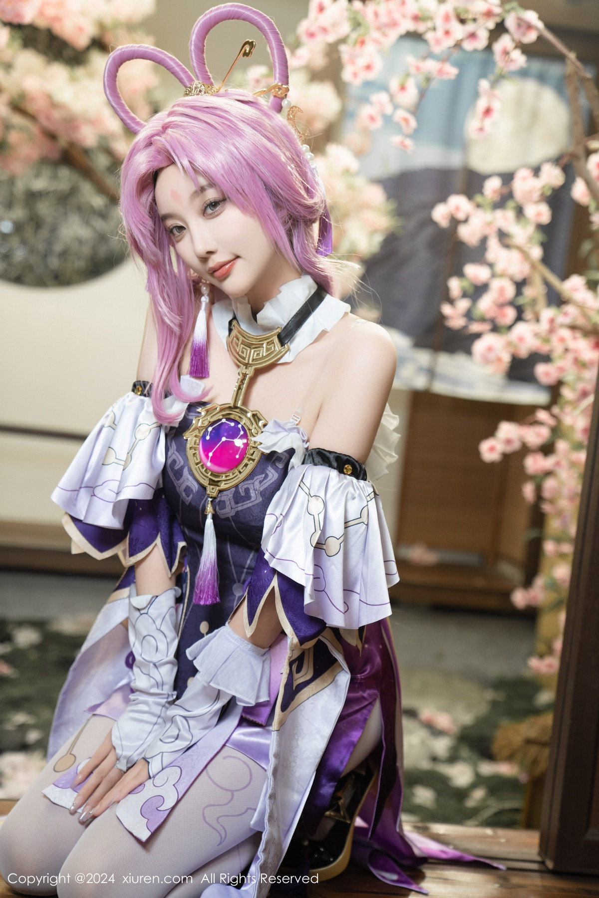 Xrmnw.Com[XiuRen秀人网]No.8943_女神杨晨晨Yome性感紫色Cosplay服饰配白丝袜秀丰满身材诱惑写真79P