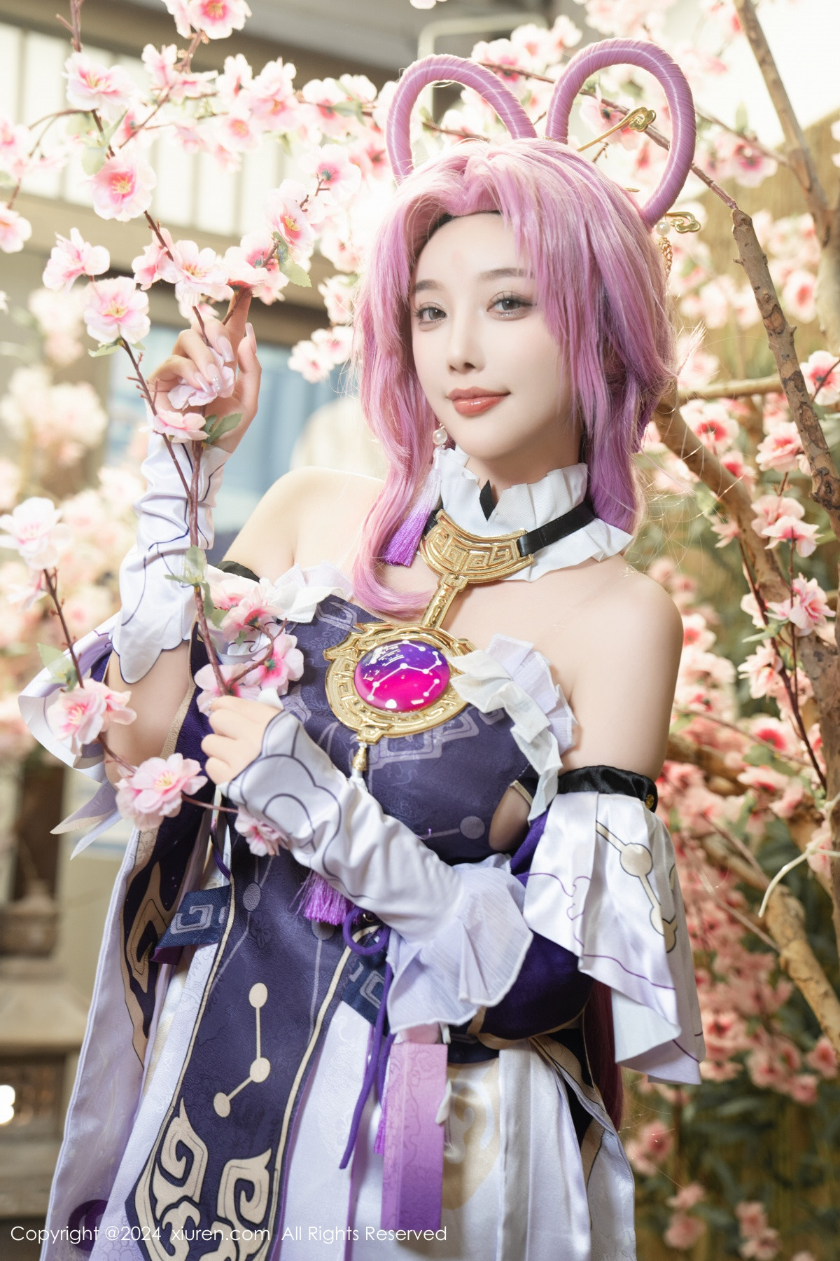 Xrmnw.Com[XiuRen秀人网]No.8943_女神杨晨晨Yome性感紫色Cosplay服饰配白丝袜秀丰满身材诱惑写真79P