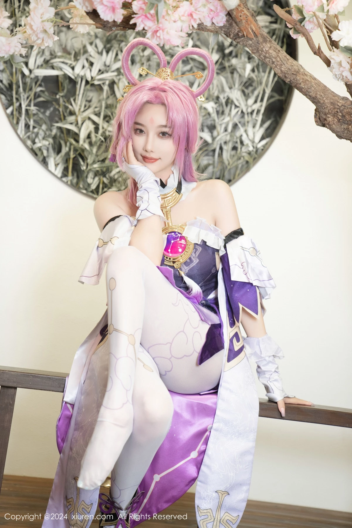 Xrmnw.Com[XiuRen秀人网]No.8943_女神杨晨晨Yome性感紫色Cosplay服饰配白丝袜秀丰满身材诱惑写真79P