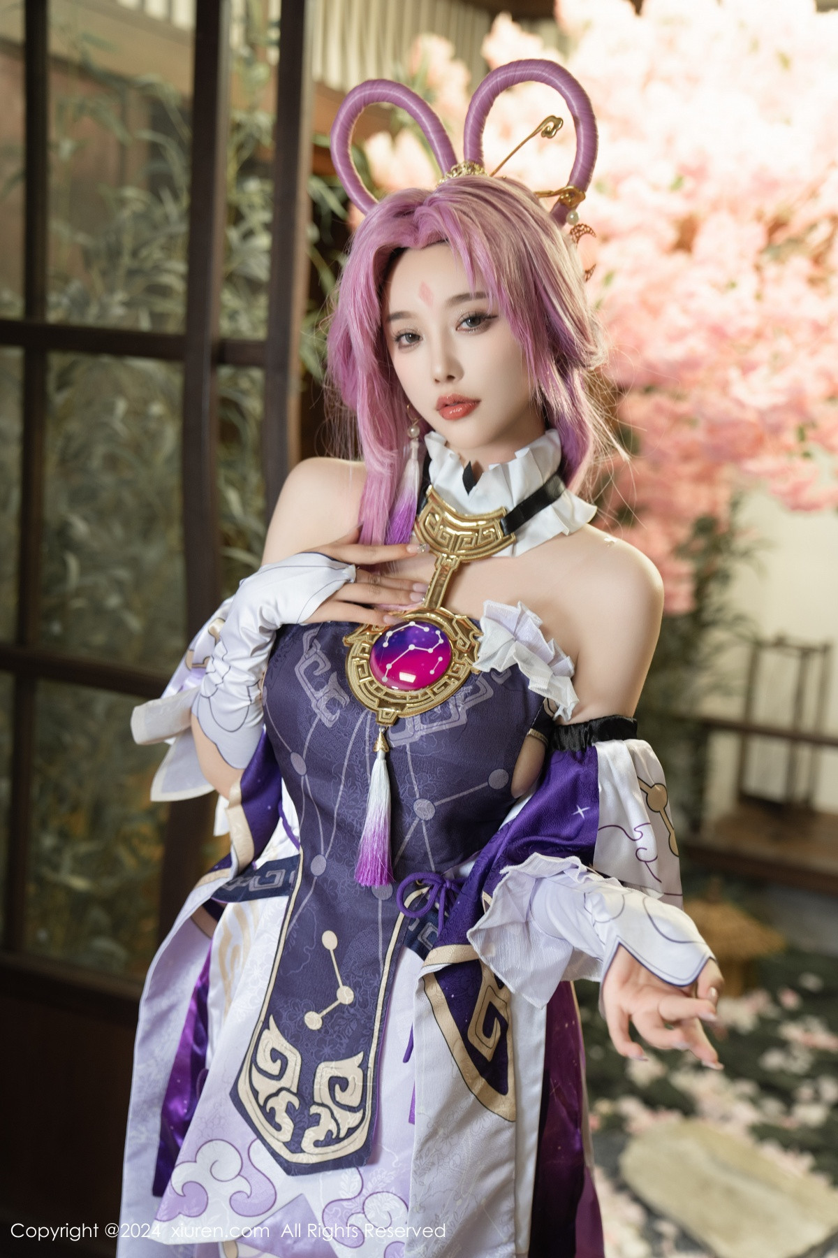 Xrmnw.Com[XiuRen秀人网]No.8943_女神杨晨晨Yome性感紫色Cosplay服饰配白丝袜秀丰满身材诱惑写真79P